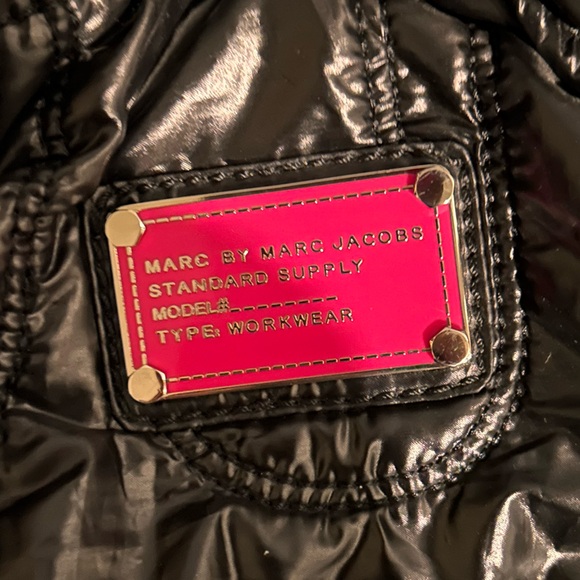 MARC BY MARC JACOBS | Quilted Puffer Bag Black and Pink - Picture 16 of 16